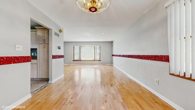 8844 Oakwood Avenue, Munster, IN 46321