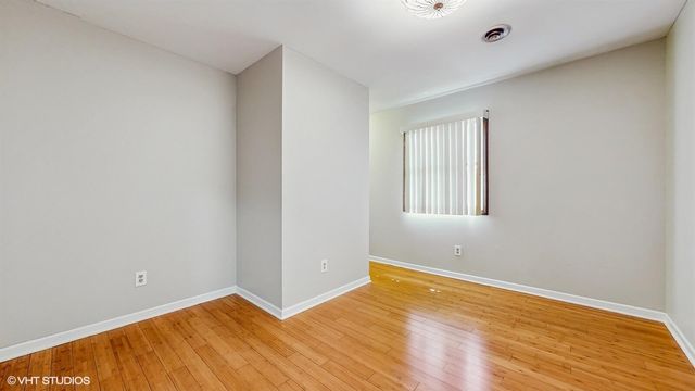 8844 Oakwood Avenue, Munster, IN 46321