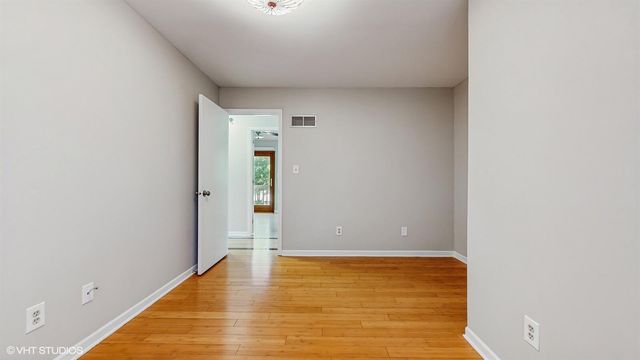 8844 Oakwood Avenue, Munster, IN 46321