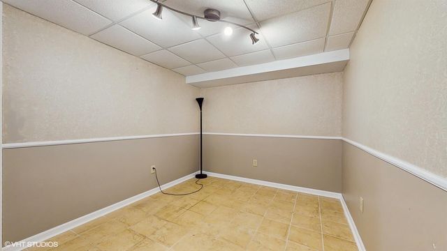 8844 Oakwood Avenue, Munster, IN 46321