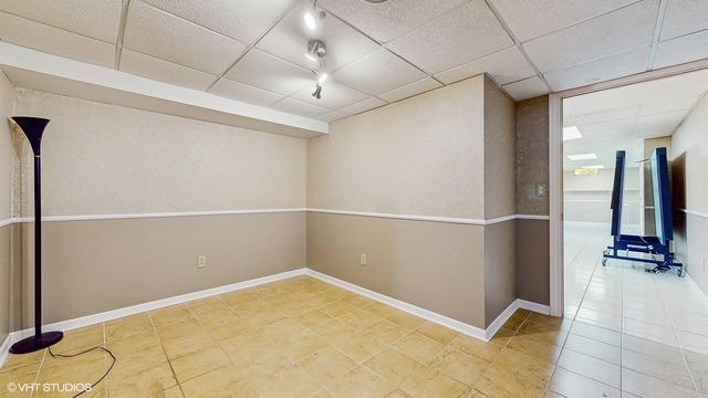 8844 Oakwood Avenue, Munster, IN 46321