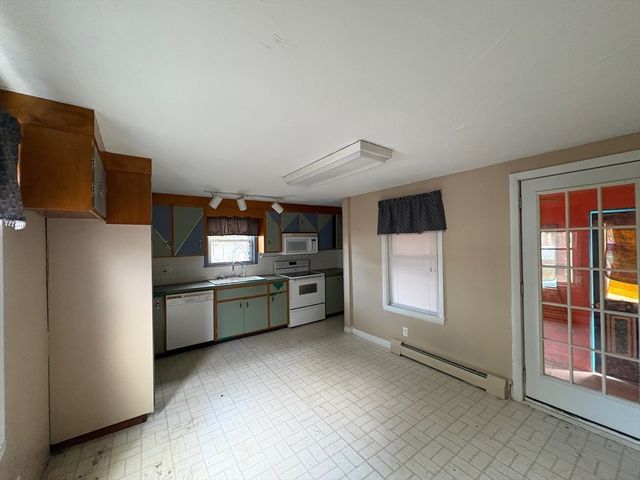 18 Alger Ave, Taunton, MA 02780