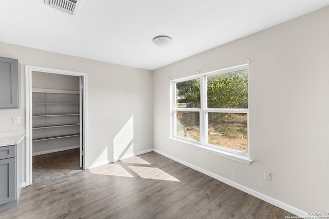 8010 Chestnut Gate, Converse, TX 78109