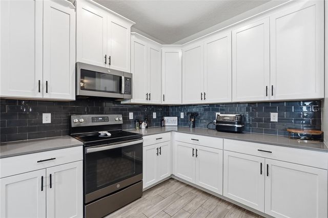 8954 FLUFFY LIE COURT, Davenport, FL 33896