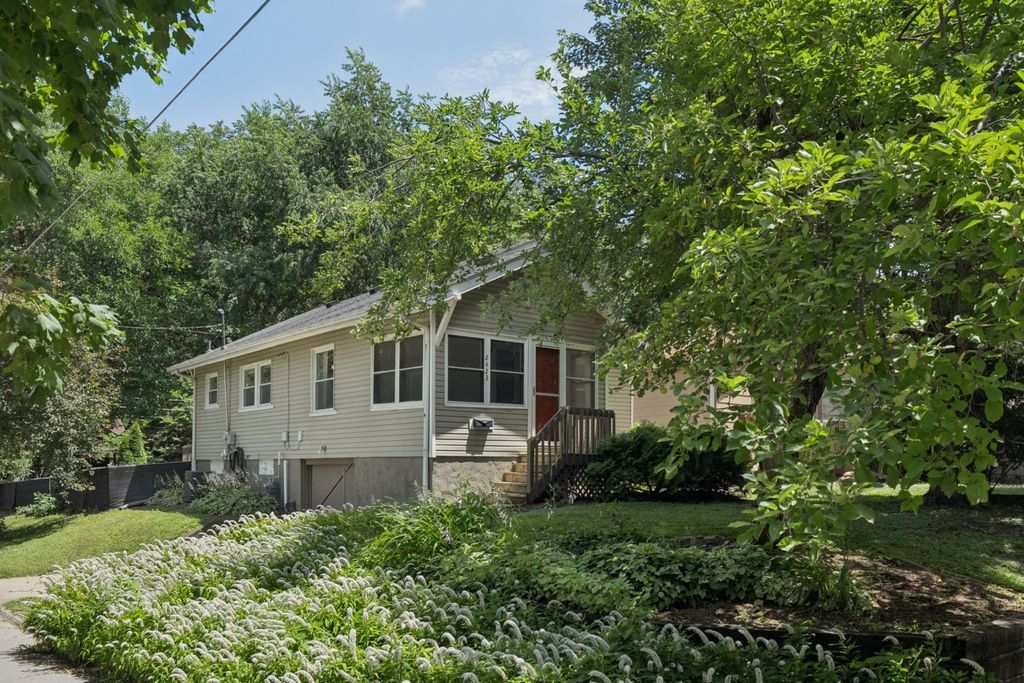 2423 35th Street, Des Moines, IA 50310