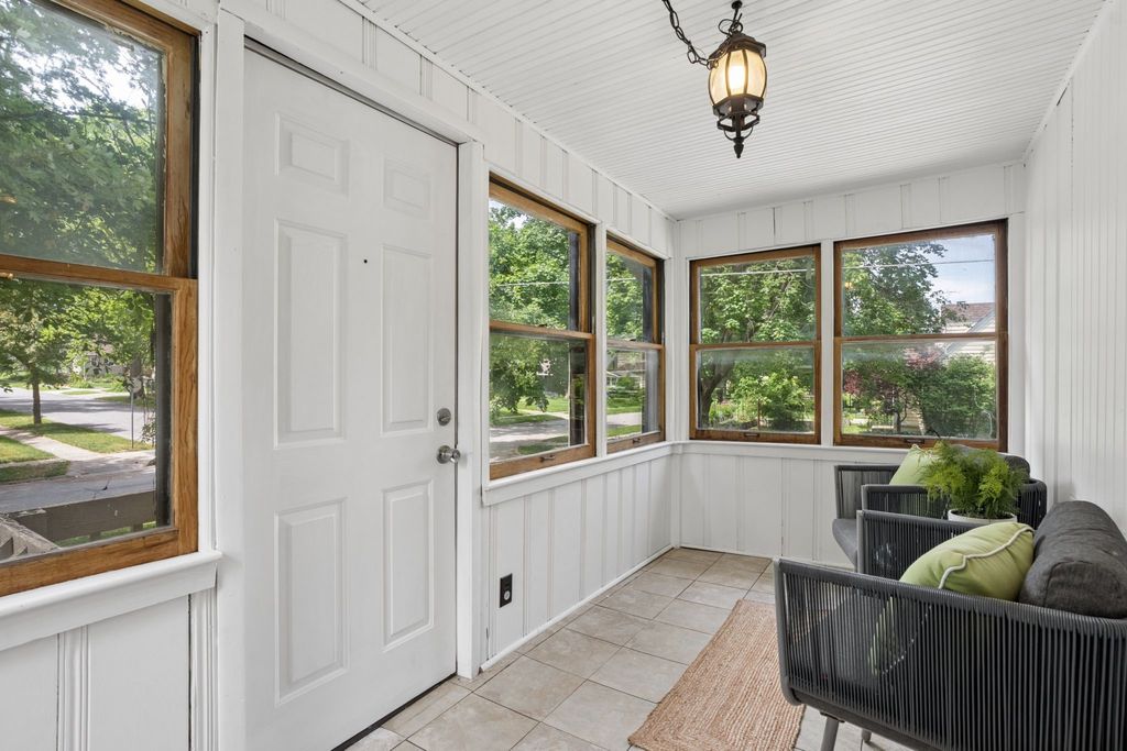 2423 35th Street, Des Moines, IA 50310