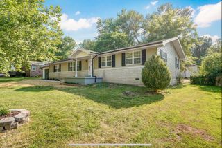 905 South 3rd Avenue, Ozark, MO 65721