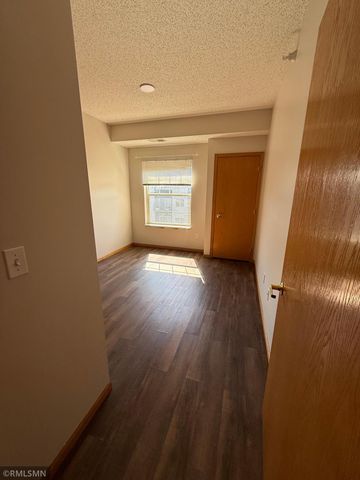 4824 E 53rd Street 523, Minneapolis, MN 55417