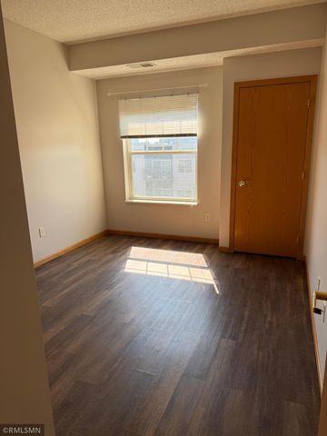 4824 E 53rd Street 523, Minneapolis, MN 55417