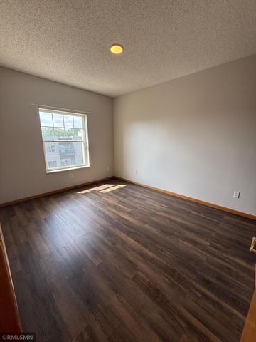 4824 E 53rd Street 523, Minneapolis, MN 55417