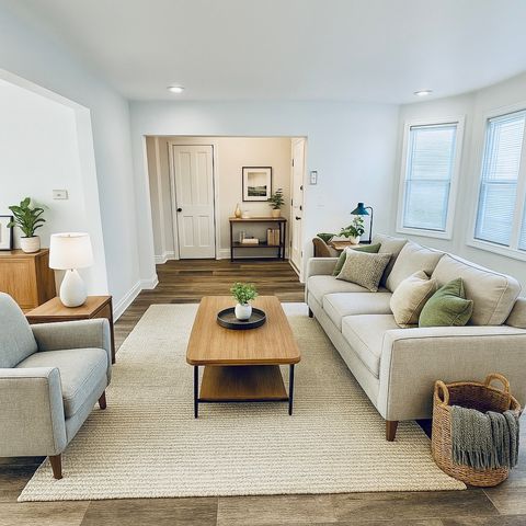 8640 S Blackstone Avenue, Chicago, IL 60619