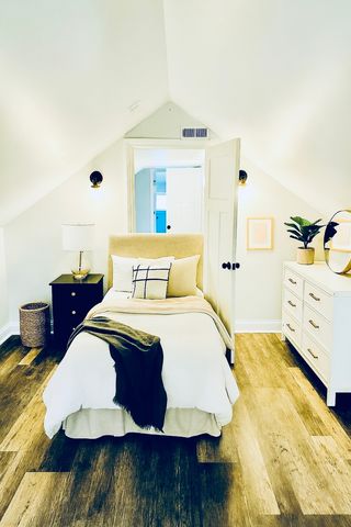 8640 S Blackstone Avenue, Chicago, IL 60619