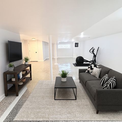 8640 S Blackstone Avenue, Chicago, IL 60619