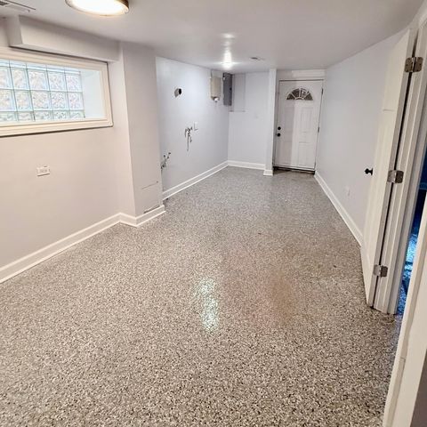 8640 S Blackstone Avenue, Chicago, IL 60619