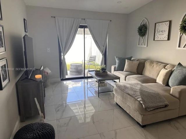 1751 NW 92nd Ave, Pembroke Pines, FL 33024