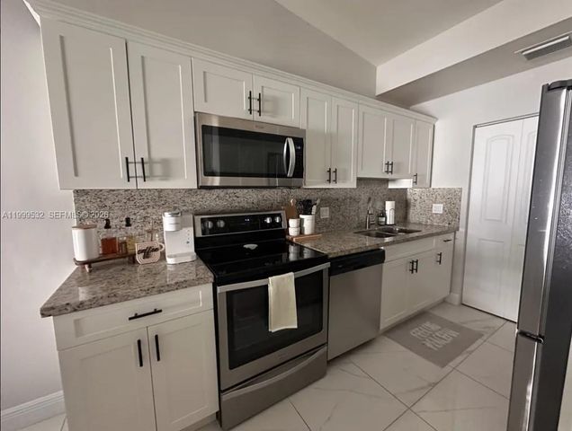 1751 NW 92nd Ave, Pembroke Pines, FL 33024