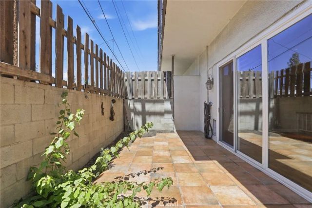 5218 Lindley Avenue 3, Encino, CA 91316