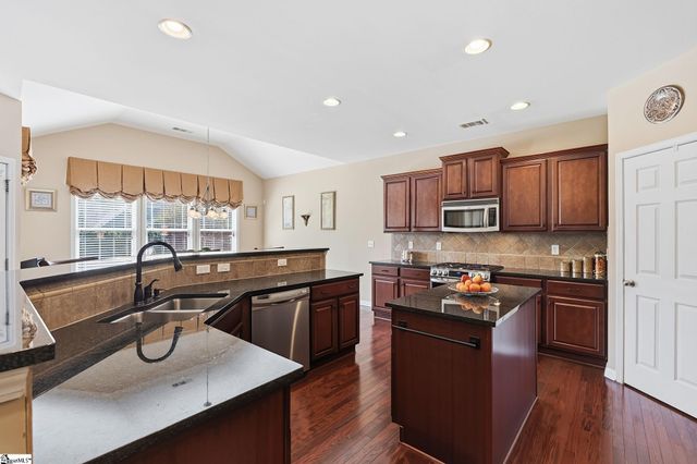 11 Roanoke Hills Court, Simpsonville, SC 29681