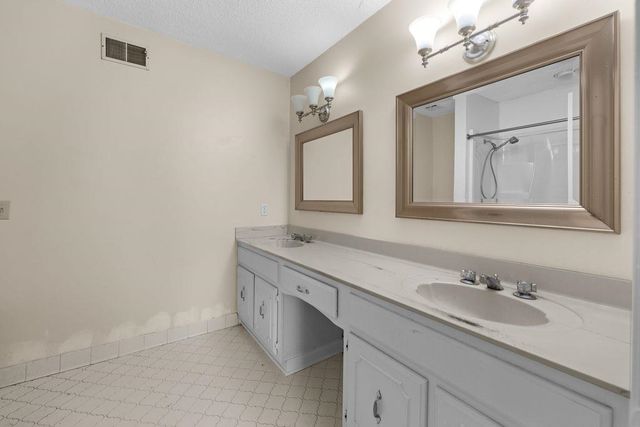 8215 PLANTERS DR, Memphis, TN 38018