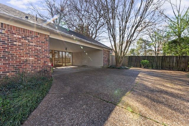 8215 PLANTERS DR, Memphis, TN 38018