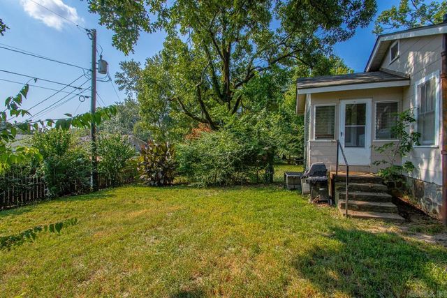 8214 Holiday Dr, Sherwood, AR 72120