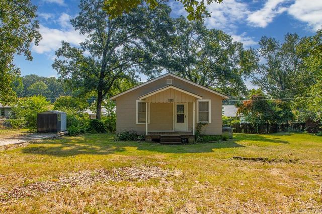8214 Holiday Dr, Sherwood, AR 72120
