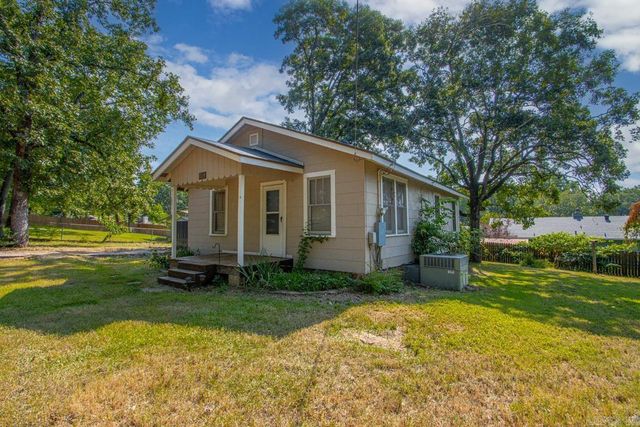 8214 Holiday Dr, Sherwood, AR 72120