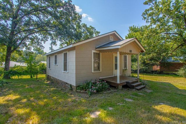 8214 Holiday Dr, Sherwood, AR 72120