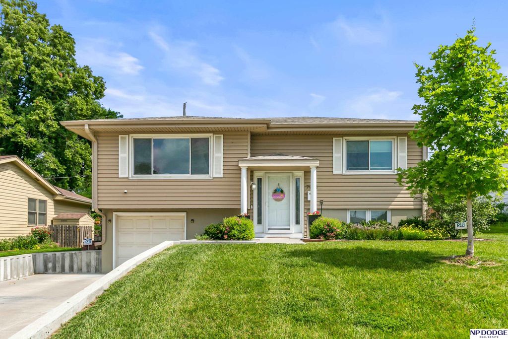 7908 Pasadena Avenue, Omaha, NE 68124