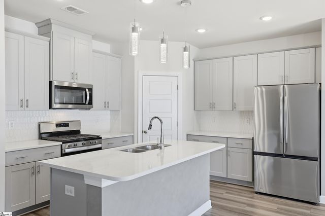 813 Elgon Walk Drive, Fountain Inn, SC 29644