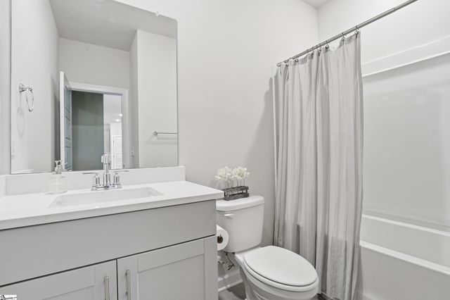 813 Elgon Walk Drive, Fountain Inn, SC 29644