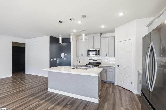 813 Elgon Walk Drive, Fountain Inn, SC 29644