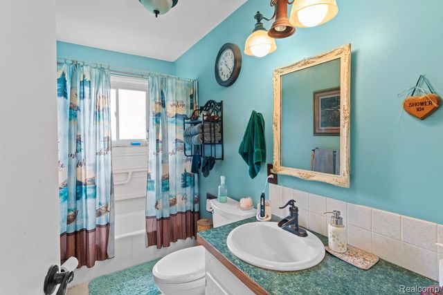 5067 Hemingway Lake Road, Marathon Township, MI 48464