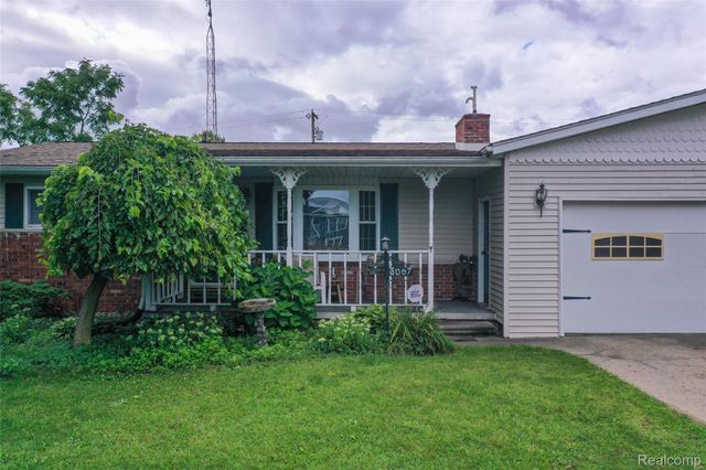5067 Hemingway Lake Road, Marathon Township, MI 48464