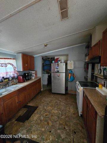 120 CLINE Avenue, Interlachen, FL 32148