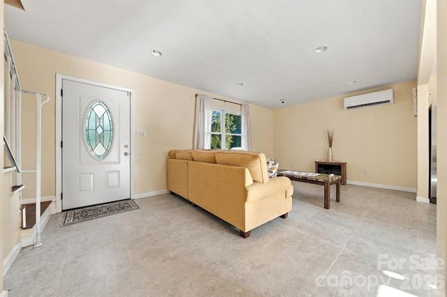 861 8th Street Place SE, Hickory, NC 28602