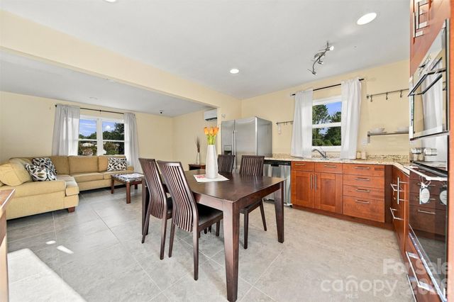 861 8th Street Place SE, Hickory, NC 28602