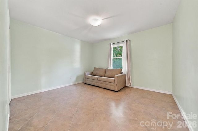 861 8th Street Place SE, Hickory, NC 28602