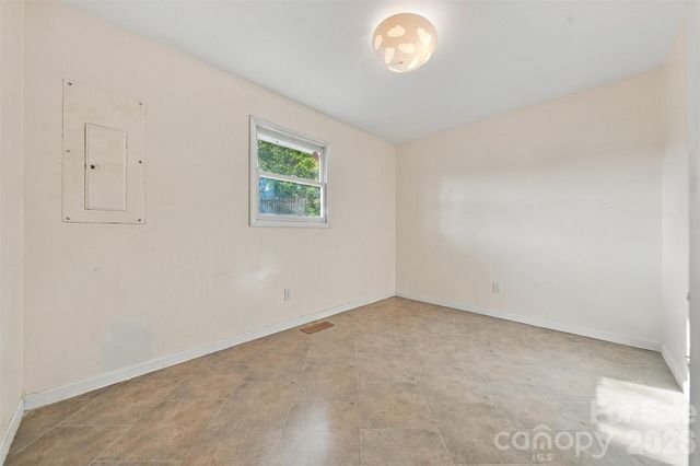 861 8th Street Place SE, Hickory, NC 28602