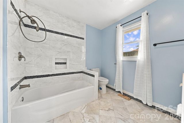 861 8th Street Place SE, Hickory, NC 28602
