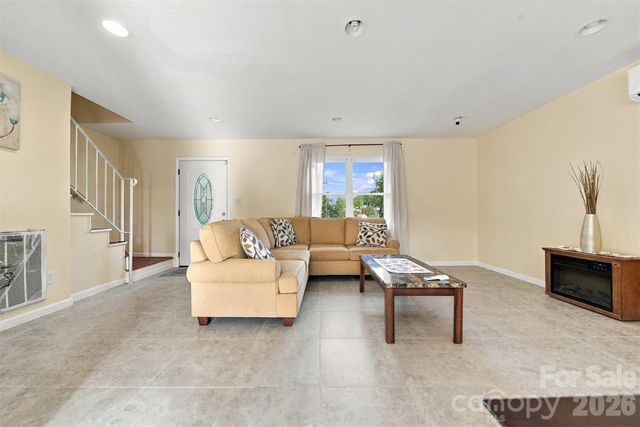 861 8th Street Place SE, Hickory, NC 28602