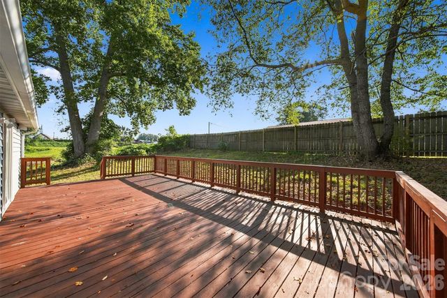 861 8th Street Place SE, Hickory, NC 28602