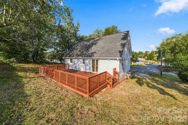 861 8th Street Place SE, Hickory, NC 28602