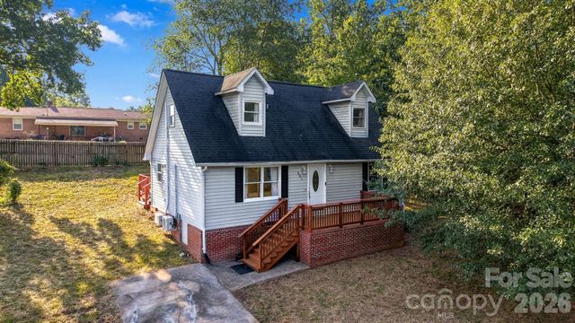 861 8th Street Place SE, Hickory, NC 28602