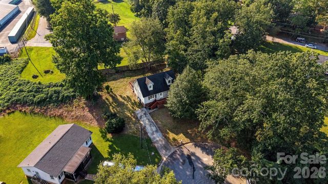 861 8th Street Place SE, Hickory, NC 28602