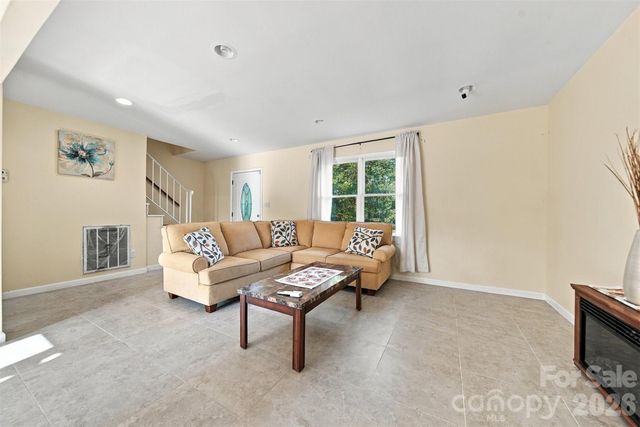 861 8th Street Place SE, Hickory, NC 28602