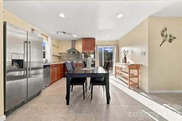 861 8th Street Place SE, Hickory, NC 28602