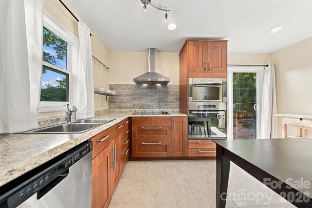 861 8th Street Place SE, Hickory, NC 28602