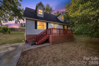 861 8th Street Place SE, Hickory, NC 28602