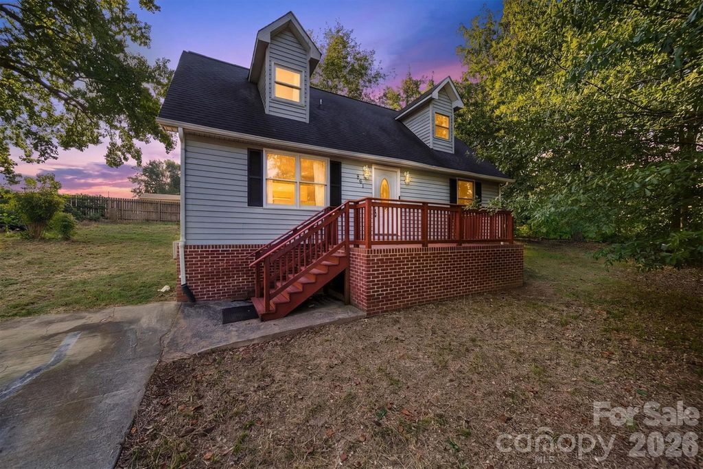 861 8th Street Place SE, Hickory, NC 28602
